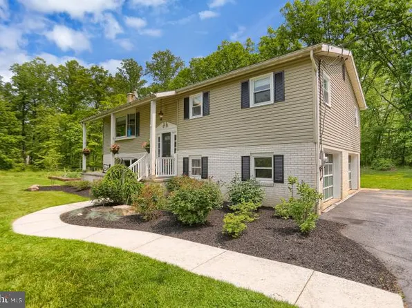 60 Greens Valley Rd, Landisburg, PA 17040