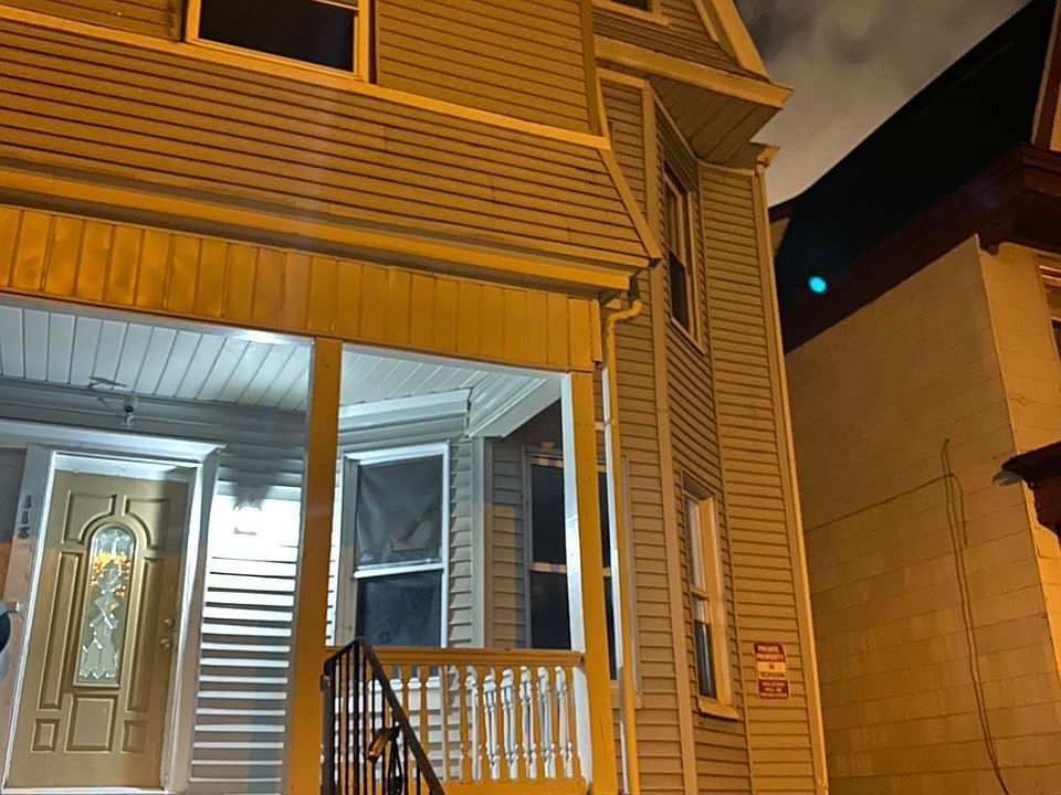 1st image of 118 N 17th St #2