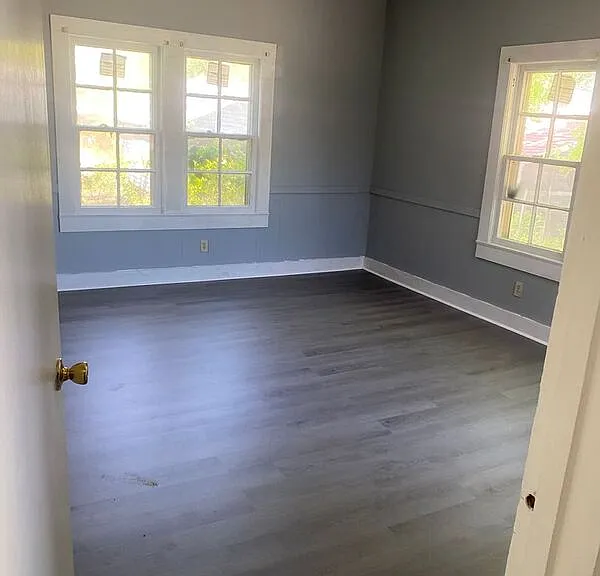 1527 Henley St — Photo 5