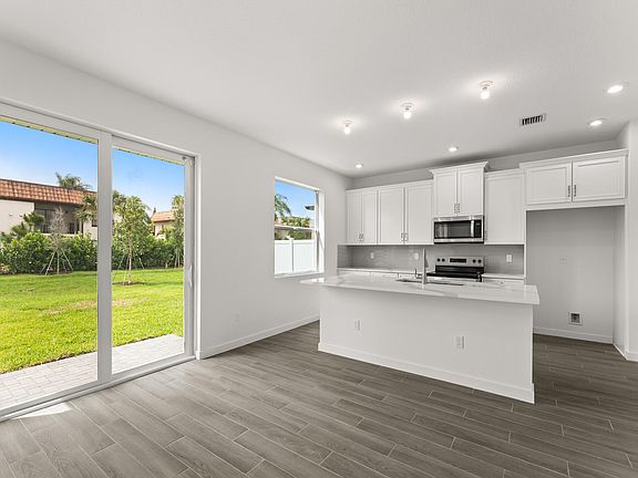5th image of 7262 Lenora Lane