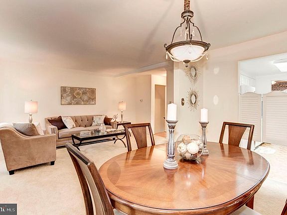 4th image of 4547 King Edward Ct