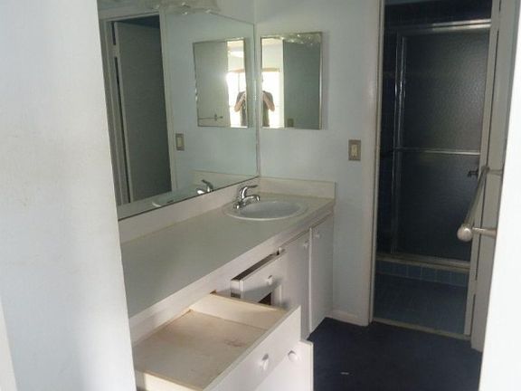 5th image of 6106 Woodlake Blvd