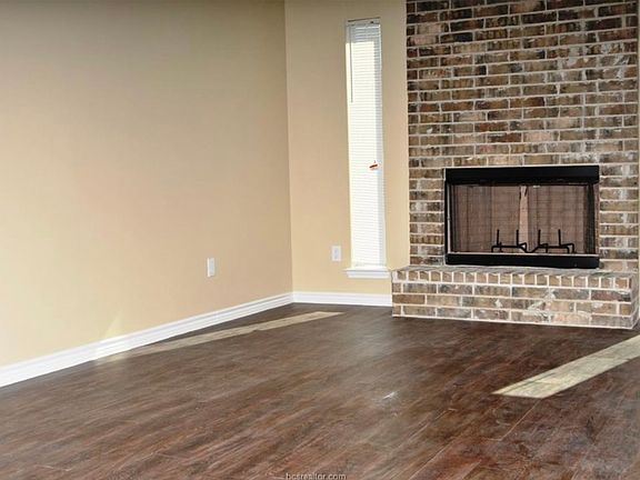 2nd image of 709 Navarro Dr #B