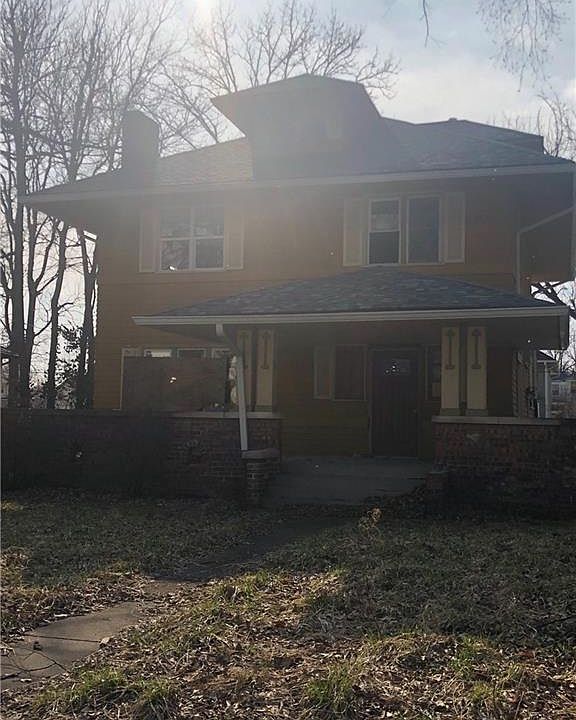 2nd image of 3240 N Broadway St