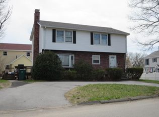 11 Hollis St, Lowell, MA 01852