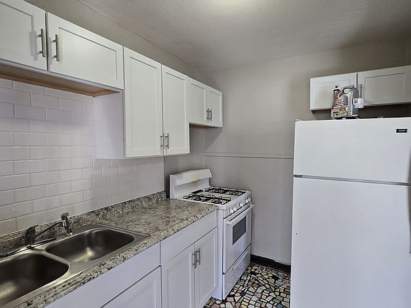 2nd image of 1703 E Lewis Cir #1