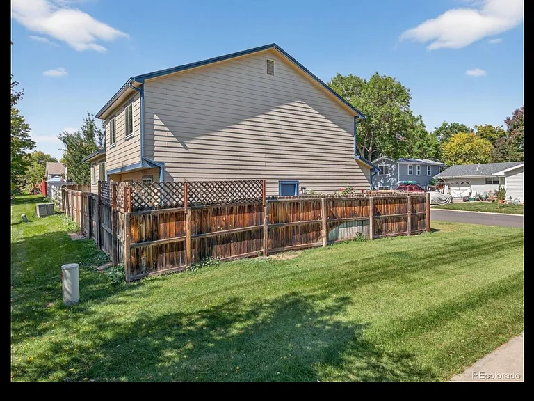250 Cypress Ln — Photo 30