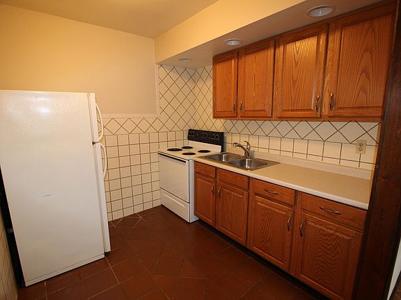 5th image of 948 E Morris St #1