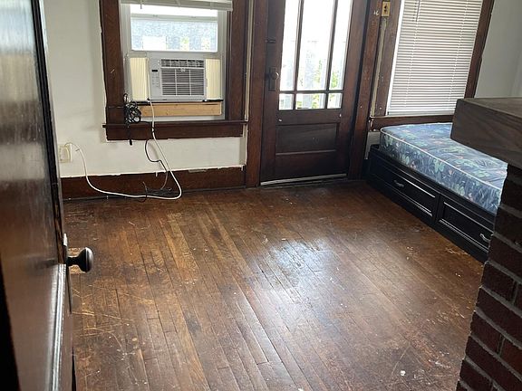 2nd image of 301 Richwood Ave #1