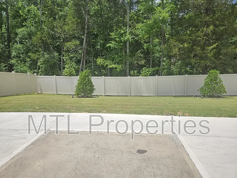 195 Bezelle Ave — Photo 22