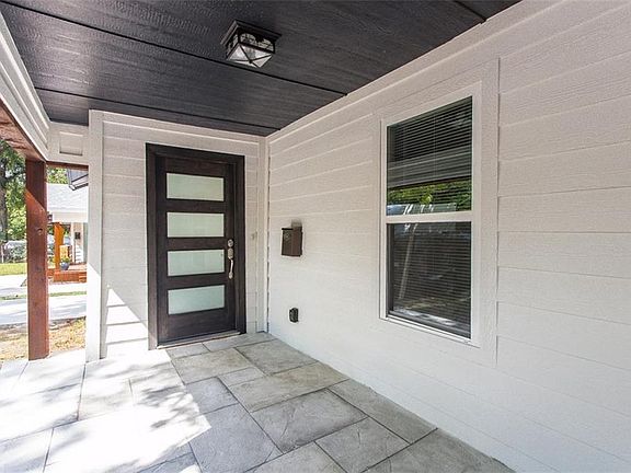 4th image of 916 S Rosemont Ave