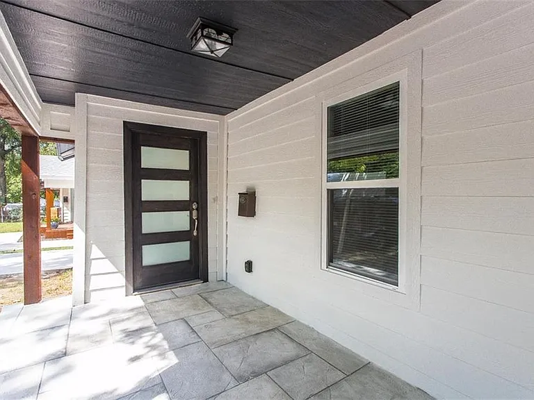 916 S Rosemont Ave — Photo 4