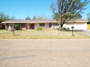 1201 Xenia St, Plainview, TX 79072