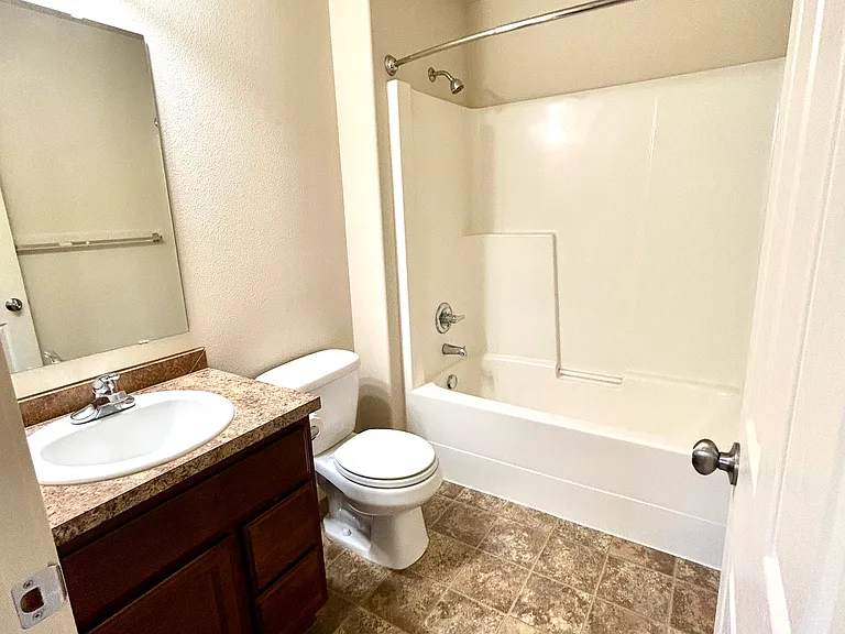 Full bath upstairs
