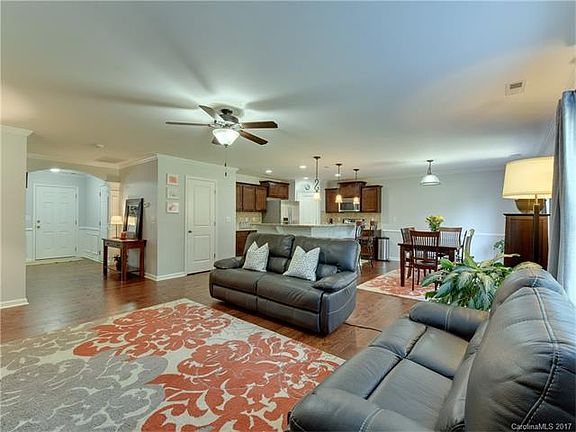 4th image of 313 Augustus Ln