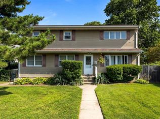 4 Quaker Ct, West Babylon, NY 11704