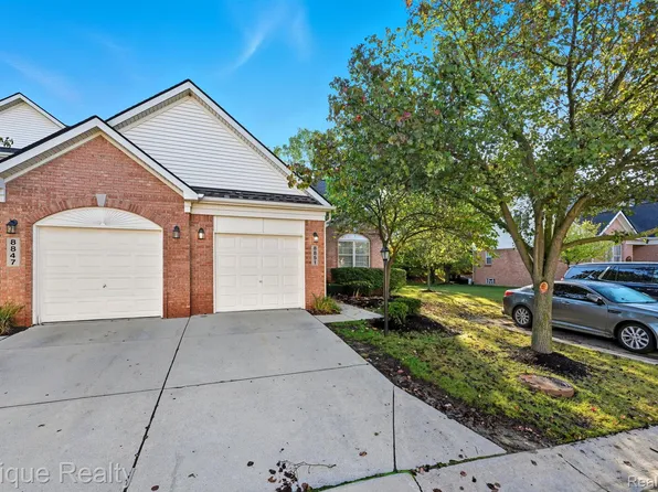 8851 Hardwood Dr, Belleville, MI 48111