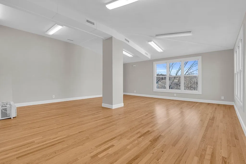 6 bed, 3274 sqft, $6,100 — Photo 1