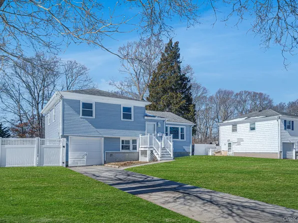122 Weaver Road, West Sayville, NY 11796