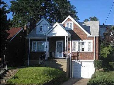 921 Howden St photo 1