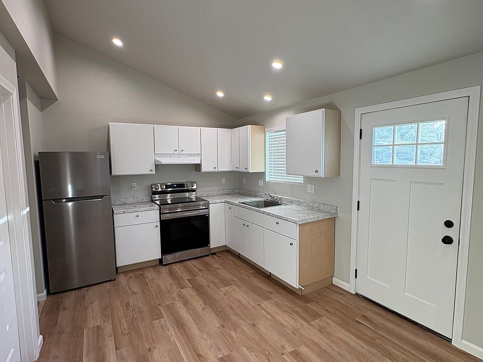 1st image of 736 E 10th St #732