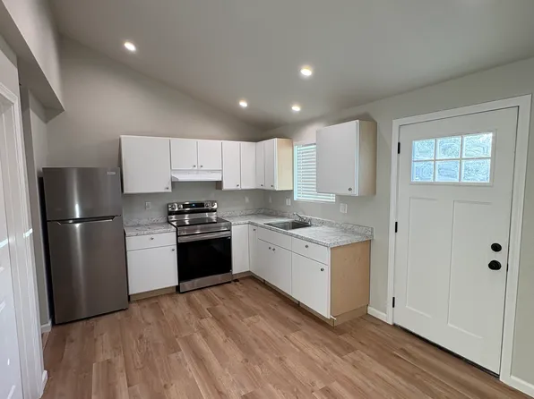 736 E 10th St, Pomona, CA 91766