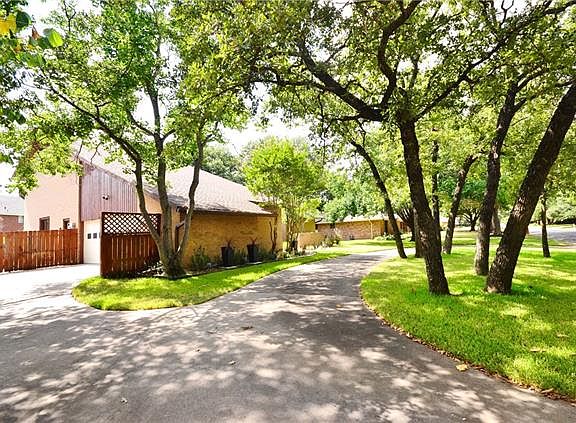 3rd image of 1605 Bowie Cir