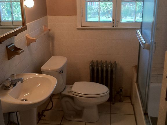 2nd floor bath - with tub