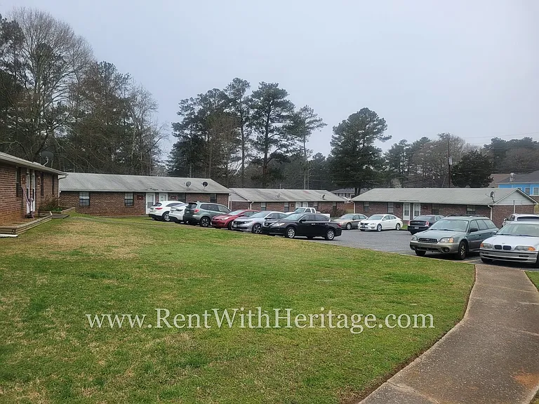 1049 Old Powder Springs Rd SW — Photo 16