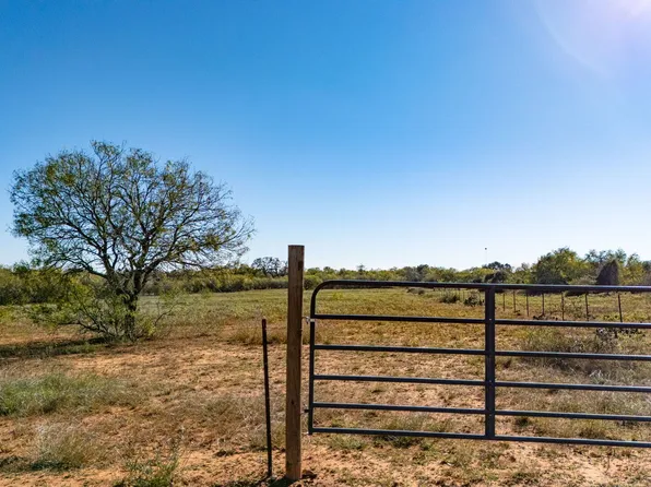 13710 US Highway 87, Adkins, TX 78101