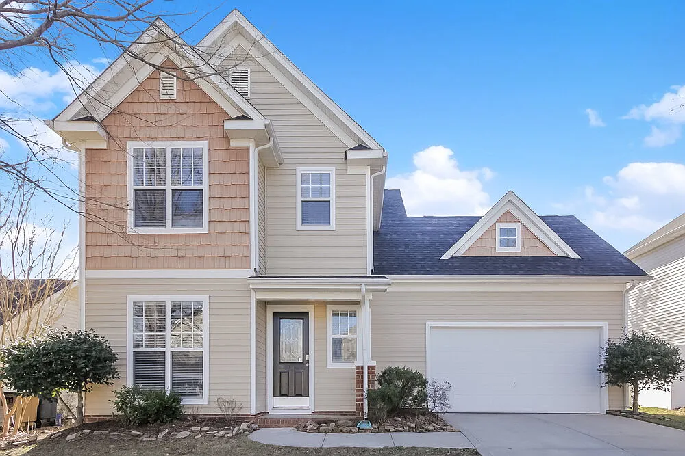 4 bed, 2.5 bath, 2019 sqft, $3,200 — Photo 1