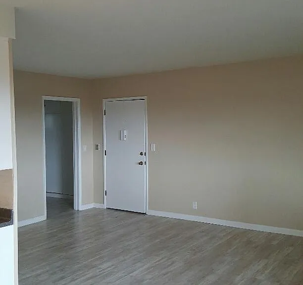 913 E Grand Ave #6 — Photo 2