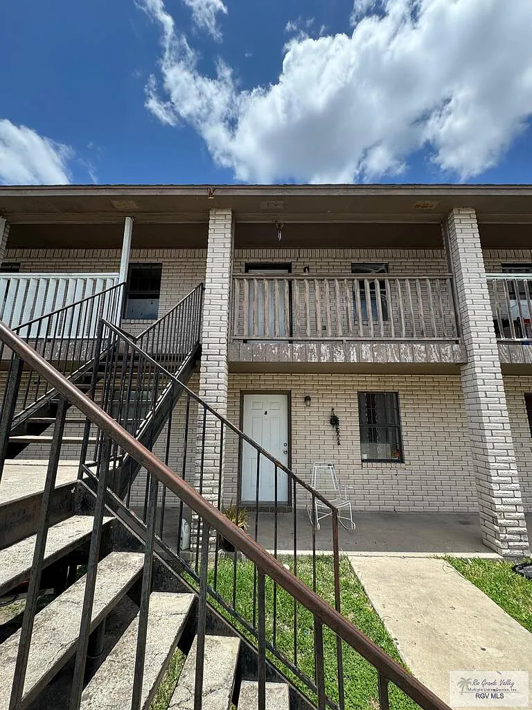 2 bed, 1.0 bath, 775 sqft, $815 — Photo 2