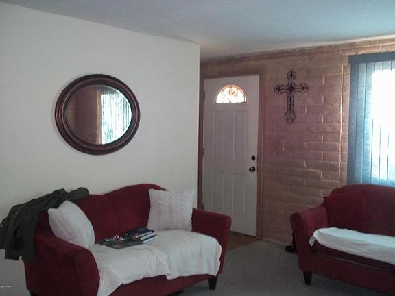 3rd image of 5751 S Catalina Ave
