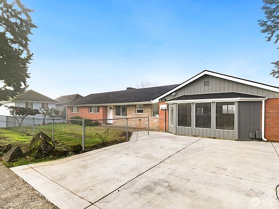 3rd image of 1301 Edmonds Avenue NE