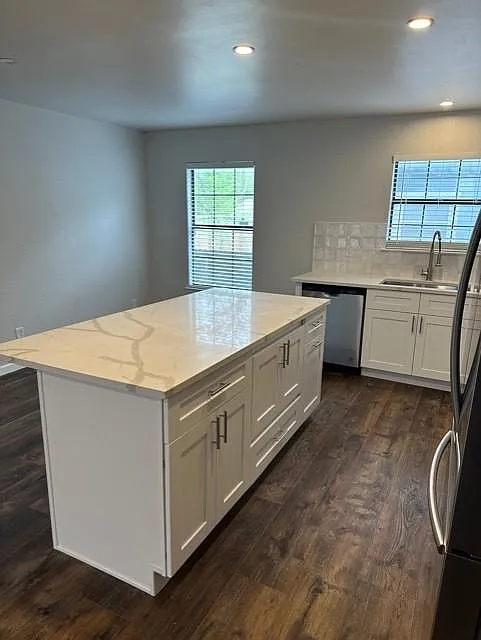 6 bed, 1818 sqft, $4,200 — Photo 4