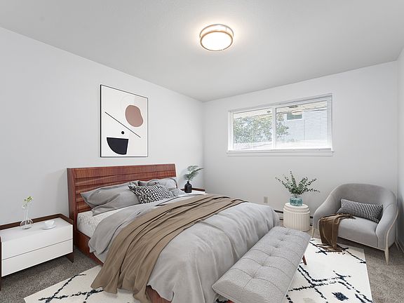 5th image of 913 Harrington Ave NE #3
