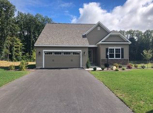 4 Copper Ridge Dr, Mechanicville, NY 12118