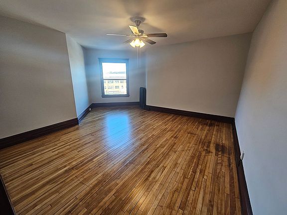 5th image of 905 W Franklin Ave APT 15