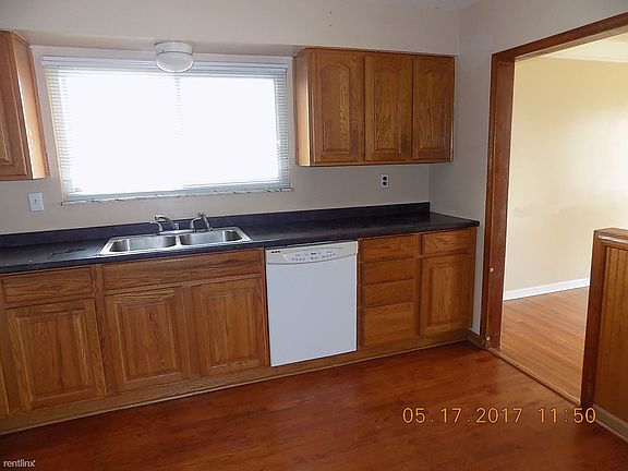 2nd image of 27072 Collingwood St