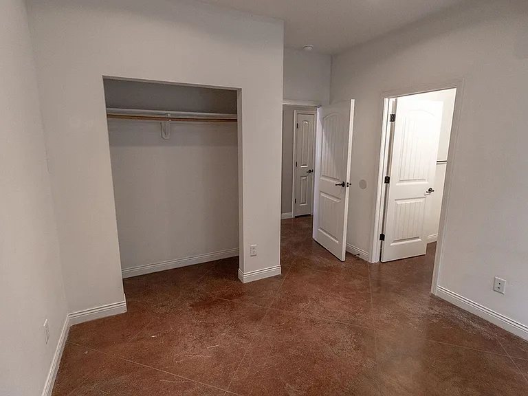 1413 Paris Rd — Photo 22