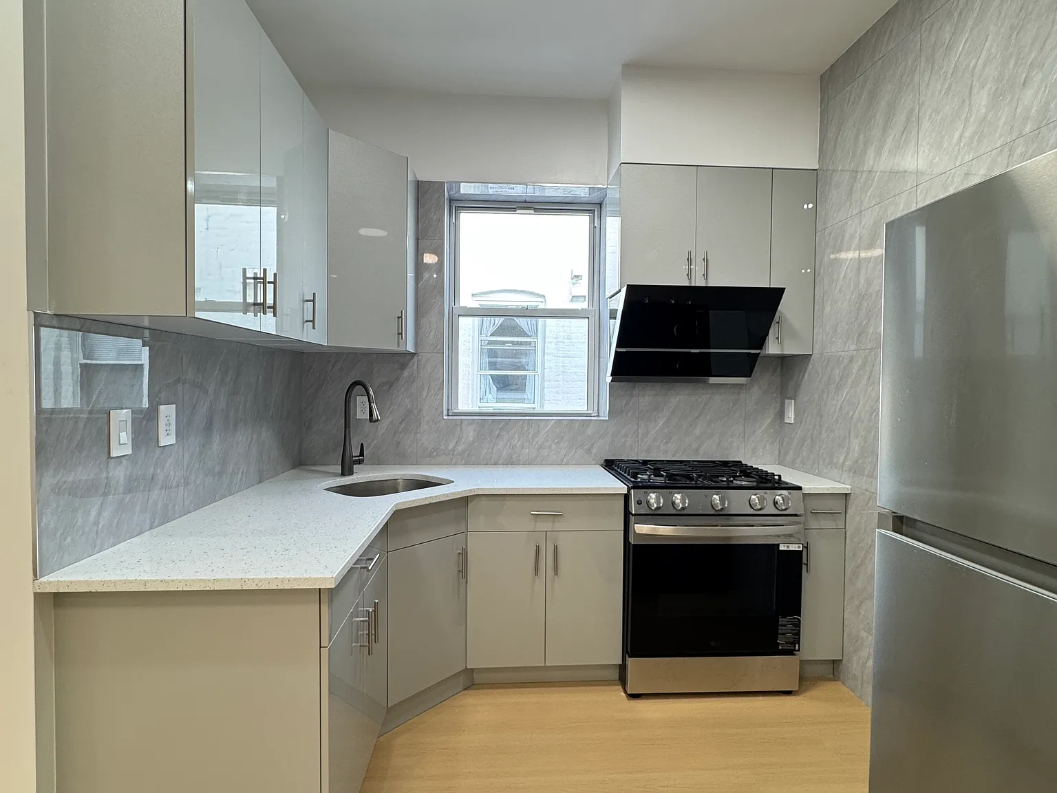 2 bed, 650 sqft, $2,450 — Photo 2