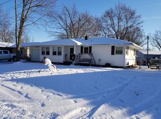 425 10th Pl, Camanche, IA 52730