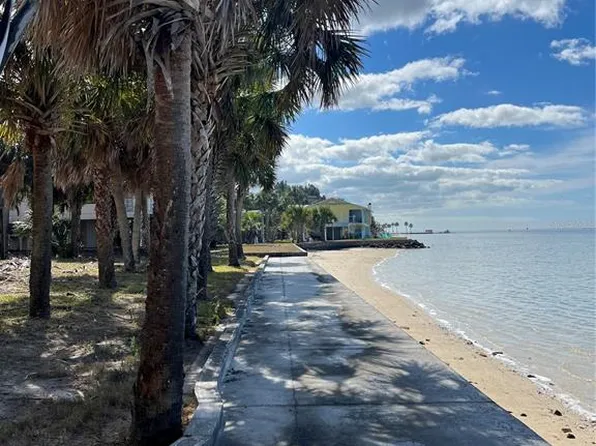 3460 Gum Dr, Weeki Wachee, FL 34607