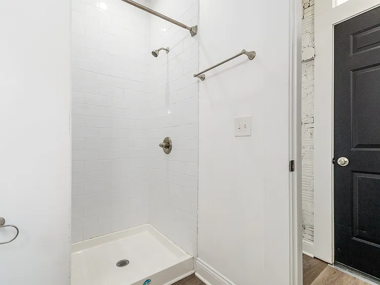 942 Linwood Ave — Photo 21