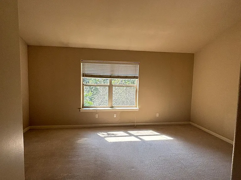 2145 NE 50th Way — Photo 13