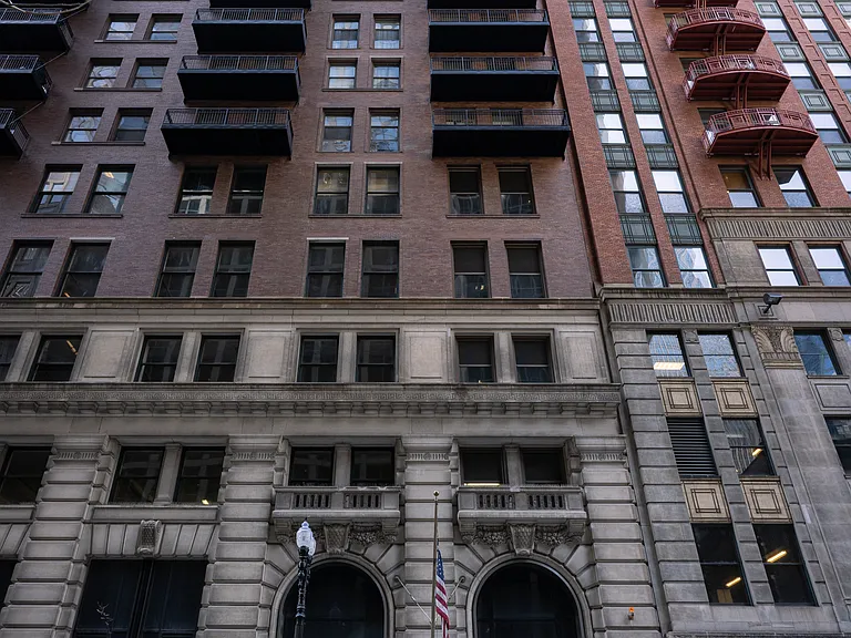 212 W Washington St #810 — Photo 1