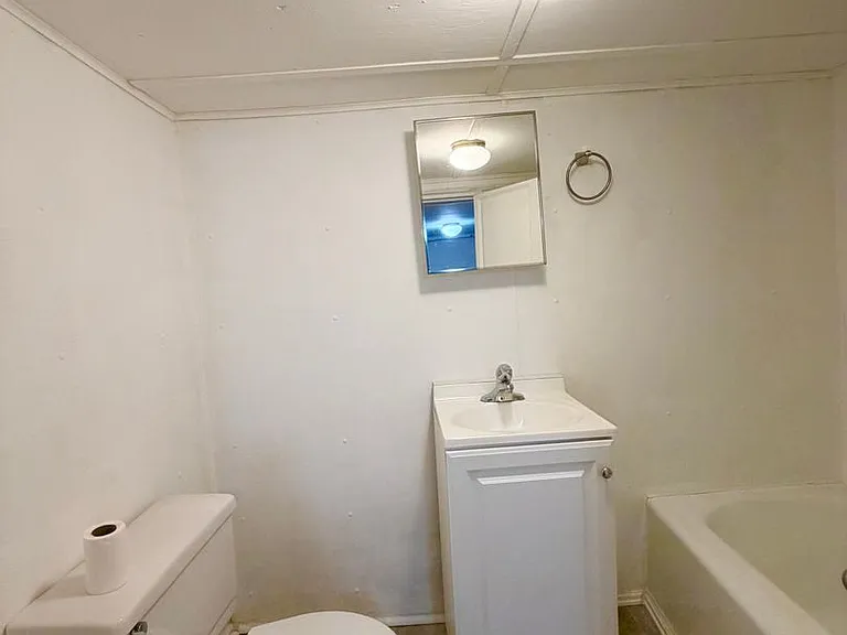820 Emma Rd — Photo 19