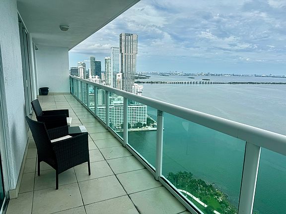 3rd image of 1800 N Bayshore Dr APT 3807