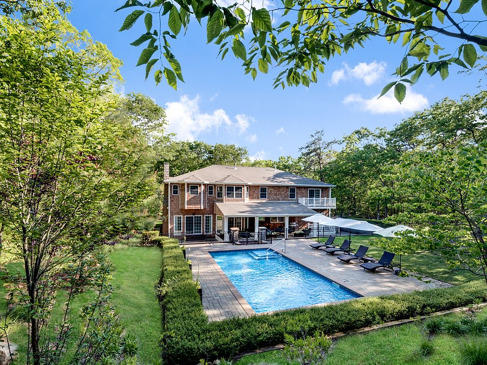 1st image of 3 Wooded Oak Ln